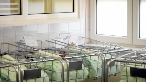 BLIZANCI BRAT I SESTRA: U porodilištu u Novom Sadu za dan rođene 24 bebe BLIZANCI BRAT I SESTRA: U porodilištu u Novom Sadu za dan rođene 24 bebe