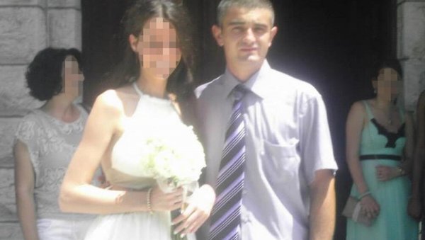 ЖИВОТ БОРИЛОВИЋА ПРЕ МАСАКРА НА ЦЕТИЊУ: Овако су Вук и његова жена изгледали на венчању (ФОТО) ЖИВОТ БОРИЛОВИЋА ПРЕ МАСАКРА НА ЦЕТИЊУ: Овако су Вук и његова жена изгледали на венчању (ФОТО)