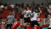 FUDBALERI PARTIZANA POKORILI KARAĐORĐE Slavilo se kao da je osvojena Liga šampiona (FOTO/VIDEO) FUDBALERI PARTIZANA POKORILI KARAĐORĐE Slavilo se kao da je osvojena Liga šampiona (FOTO/VIDEO)