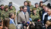ШТА НАС БРИГА ЗА УСТАВ ЛАЖНЕ ДРЖАВЕ КОСОВО Вучић: Не рачунајте на погром Срба (ВИДЕО) ШТА НАС БРИГА ЗА УСТАВ ЛАЖНЕ ДРЖАВЕ КОСОВО Вучић: Не рачунајте на погром Срба (ВИДЕО)