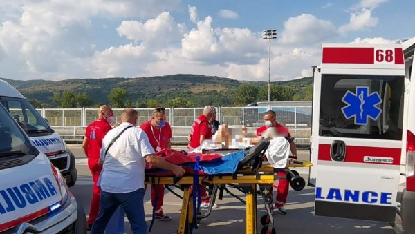 ВОЗАЧ СЕ БРАНИ СА СЛОБОДЕ: Био за воланом аутобуса пуног деце у Бугарској ВОЗАЧ СЕ БРАНИ СА СЛОБОДЕ: Био за воланом аутобуса пуног деце у Бугарској