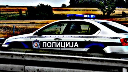 SUDAR AUTOMOBILA I KAMIONA: Saobraćajka kod Obrenovca (FOTO) SUDAR AUTOMOBILA I KAMIONA: Saobraćajka kod Obrenovca (FOTO)