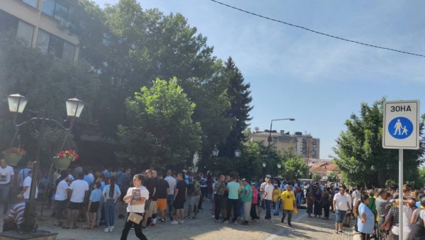 СУЂЕЊЕ КАНТАРУ У ВРАЊУ: Главни претрес Дејану Николићу у случају врањског ОК радија - у току саслушање окривљених (ФОТО) СУЂЕЊЕ КАНТАРУ У ВРАЊУ: Главни претрес Дејану Николићу у случају врањског ОК радија - у току саслушање окривљених (ФОТО)