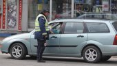 PIJAN, UDARIO U „MERCEDES“: Prekršajna prijava protiv vozača u Paraćinu PIJAN, UDARIO U „MERCEDES“: Prekršajna prijava protiv vozača u Paraćinu