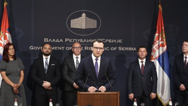 ПЕТКОВИЋ: Десет пута теже него што је било - прилика да још једном покажемо пуно јединство (ВИДЕО) ПЕТКОВИЋ: Десет пута теже него што је било - прилика да још једном покажемо пуно јединство (ВИДЕО)