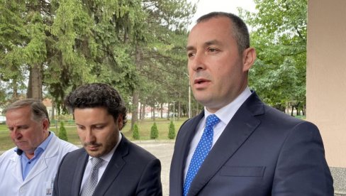 PODRŠKA ABAZOVIĆU: Potpredsednik SNP i ministar Dragoslav Šćekić - Vlasnici privatna države da se privedu pravdi PODRŠKA ABAZOVIĆU: Potpredsednik SNP i ministar Dragoslav Šćekić - Vlasnici privatna države da se privedu pravdi