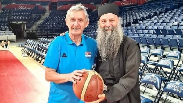 ЈУЧЕ САМ ПРИСУСТВОВАО ТРЕНИНГУ НАШИХ КОШАРКАША... Патријарх Порфирије послао дивну поруку после посете Пешићевим орловима ЈУЧЕ САМ ПРИСУСТВОВАО ТРЕНИНГУ НАШИХ КОШАРКАША... Патријарх Порфирије послао дивну поруку после посете Пешићевим орловима