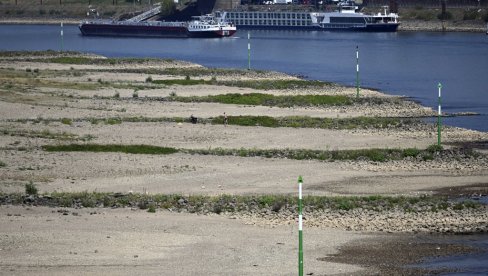 KLIMATSKE PROMENE IZAZVALE VELIKU SUŠU: Nestašica vode zavladala u ovom delu sveta, stanovištvo danima na mukama KLIMATSKE PROMENE IZAZVALE VELIKU SUŠU: Nestašica vode zavladala u ovom delu sveta, stanovištvo danima na mukama