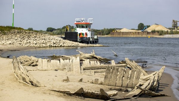 ОПАСНОСТ ОД НАСУКАВАЊА: У Румунији се бележи низак водостај Дунава ОПАСНОСТ ОД НАСУКАВАЊА: У Румунији се бележи низак водостај Дунава