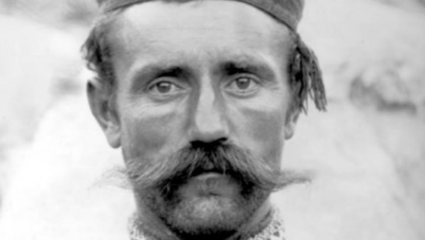 ШПИРО КОД КУЋЕ ПОСЛЕ 112 ГОДИНА: Обровчанка необичним путем открила прадедину слику ШПИРО КОД КУЋЕ ПОСЛЕ 112 ГОДИНА: Обровчанка необичним путем открила прадедину слику