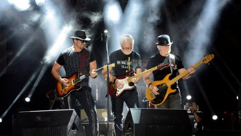 PREMINUO ČLAN JU GRUPE: Tužnu vest potvrdio gitarista benda (FOTO) PREMINUO ČLAN JU GRUPE: Tužnu vest potvrdio gitarista benda (FOTO)