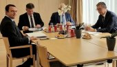 ДРУГА РУНДА ТРИЛАТЕРАЛНОГ САСТАНКА: У току разговор Вучића и Куртија у присуству званичника ЕУ ДРУГА РУНДА ТРИЛАТЕРАЛНОГ САСТАНКА: У току разговор Вучића и Куртија у присуству званичника ЕУ
