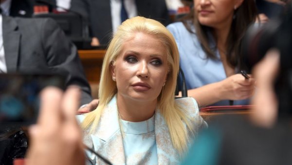 БЕСРАМНА ЗЛОУПОТРЕБА ЖРТАВА Божић: Мрзитељи Србије наставили су да правдају похлепну жељу за фотељама БЕСРАМНА ЗЛОУПОТРЕБА ЖРТАВА Божић: Мрзитељи Србије наставили су да правдају похлепну жељу за фотељама