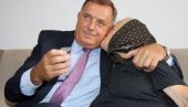 ДОДИК ПОСЕТИО БАКУ НЕВЕНКУ: Из свог џепа дao 10.000 КМ за санацију куће старице (ФОТО)