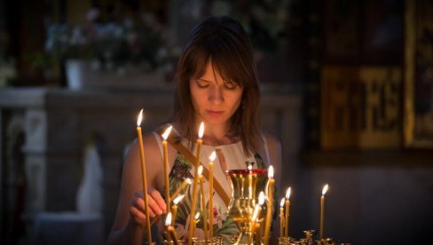 DANAS SLAVIMO SVETE APOSTOLE: Ovo je veoma važan dan za sve vernike, a smatra se da donosi isceljenja DANAS SLAVIMO SVETE APOSTOLE: Ovo je veoma važan dan za sve vernike, a smatra se da donosi isceljenja
