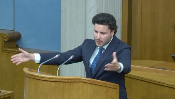 ОГЛАСИО СЕ ДРИТАН: Ово што се дешава у Црној Гори је процес где нестаје или Ђукановић, или Абазовић ОГЛАСИО СЕ ДРИТАН: Ово што се дешава у Црној Гори је процес где нестаје или Ђукановић, или Абазовић