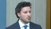 РЕАКЦИЈЕ НА ПАД ЦРНОГОРСКЕ ВЛАДЕ: Ко другоме јаму копа, сам у њу упада РЕАКЦИЈЕ НА ПАД ЦРНОГОРСКЕ ВЛАДЕ: Ко другоме јаму копа, сам у њу упада