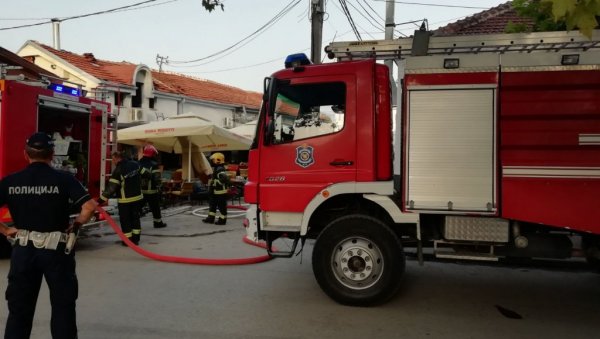 ПОЖАР У ПОПУЛАРНОМ КАФИЋУ У ВРАЊУ: Ватра избила у кухињи, ватрогасци муњевито локализовали пламен (ФОТО) ПОЖАР У ПОПУЛАРНОМ КАФИЋУ У ВРАЊУ: Ватра избила у кухињи, ватрогасци муњевито локализовали пламен (ФОТО)