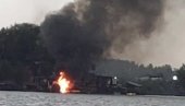 GROM UDARIO U SPLAV KOD MAKIŠA: Izbio požar nakon jakog nevremena u Beogradu (VIDEO) GROM UDARIO U SPLAV KOD MAKIŠA: Izbio požar nakon jakog nevremena u Beogradu (VIDEO)