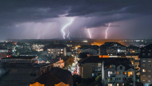 OVI PREDELI SRBIJE DO KRAJA DANA NA UDARU GRMLJAVINSKIH NEPOGODA: Jedan grad trenutno na najjačem udaru