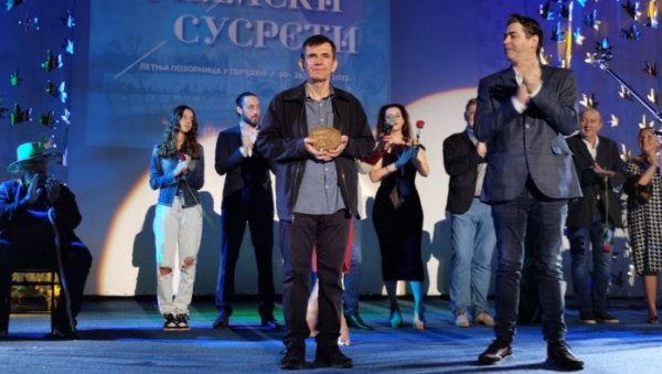 ПОЧЕЛИ ФИЛМСКИ СУСРЕТИ У НИШУ: Славку Штимцу уручена награда за животно дело Павле Вуисић (ФОТО/ВИДЕО) ПОЧЕЛИ ФИЛМСКИ СУСРЕТИ У НИШУ: Славку Штимцу уручена награда за животно дело Павле Вуисић (ФОТО/ВИДЕО)