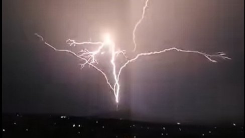 SMRAČILO SE NAD FRANCUSKOM: U danu zabeleženo više od 22.000 udara groma SMRAČILO SE NAD FRANCUSKOM: U danu zabeleženo više od 22.000 udara groma