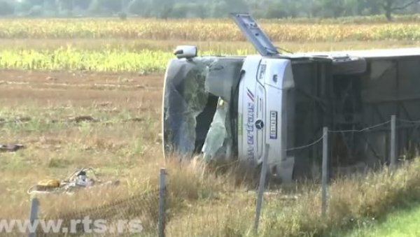ДЕТАЉИ НЕСРЕЋЕ КОД ЛЕСКОВЦА: Једна жена погинула, ево у каквом су стању повређени ДЕТАЉИ НЕСРЕЋЕ КОД ЛЕСКОВЦА: Једна жена погинула, ево у каквом су стању повређени