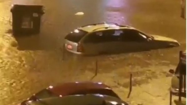 НЕВРЕМЕ У НОВОМ САДУ: Проузроковано много материјалне штете, ево на који број грађани могу да пријаве проблеме настале непогодом НЕВРЕМЕ У НОВОМ САДУ: Проузроковано много материјалне штете, ево на који број грађани могу да пријаве проблеме настале непогодом