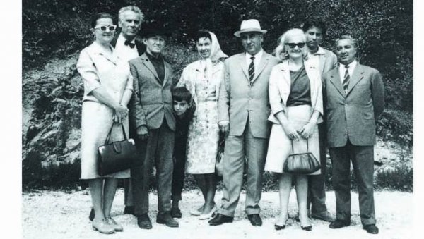 СУСРЕТ СА ИСТОРИЈОМ - РАНКОВИЋ ЛИЧНИ ШОФЕР ЦРЊАНСКОГ: Четири и по деценије од смрти великог песника, приповедача... СУСРЕТ СА ИСТОРИЈОМ - РАНКОВИЋ ЛИЧНИ ШОФЕР ЦРЊАНСКОГ: Четири и по деценије од смрти великог песника, приповедача...