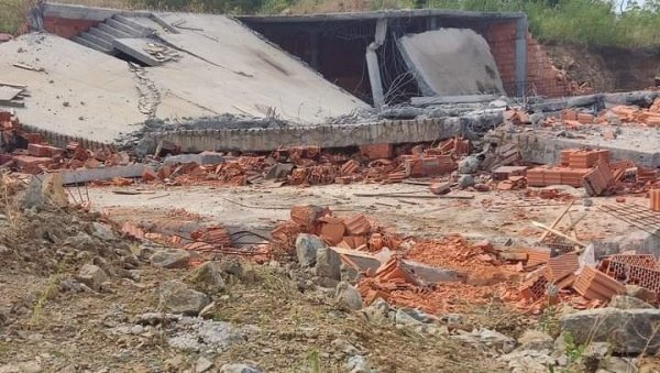 ПОСЛЕ ДВЕ ГОДИНЕ СРУШЕНИ НЕЛЕГАЛНИ ОБЈЕКТИ НА АВАЛИ: Багери и радници ставили тачку на дело бахатог инвеститора (ФОТО) ПОСЛЕ ДВЕ ГОДИНЕ СРУШЕНИ НЕЛЕГАЛНИ ОБЈЕКТИ НА АВАЛИ: Багери и радници ставили тачку на дело бахатог инвеститора (ФОТО)
