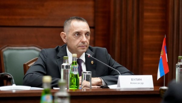 ОШТАР ОДГОВОР ВУЛИНА ХРВАТСКИМ МЕДИЈИМА: Нисмо ни источна, ни западна већ искључиво српска Влада ОШТАР ОДГОВОР ВУЛИНА ХРВАТСКИМ МЕДИЈИМА: Нисмо ни источна, ни западна већ искључиво српска Влада