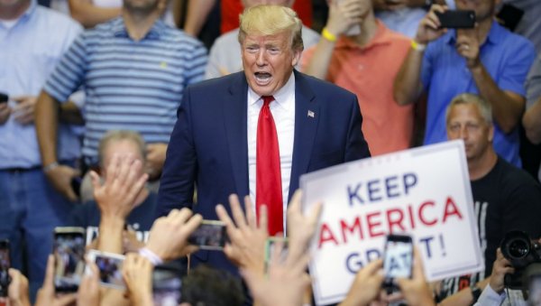 ИСТРАГА ПРОТИВ ТРАМПА: Половина Американаца мисли да је политички мотивисана ИСТРАГА ПРОТИВ ТРАМПА: Половина Американаца мисли да је политички мотивисана