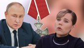 PUTIN POSTHUMNO ODLIKOVAO DARJU DUGINU: Orden za hrabrost ubijenoj novinarki PUTIN POSTHUMNO ODLIKOVAO DARJU DUGINU: Orden za hrabrost ubijenoj novinarki