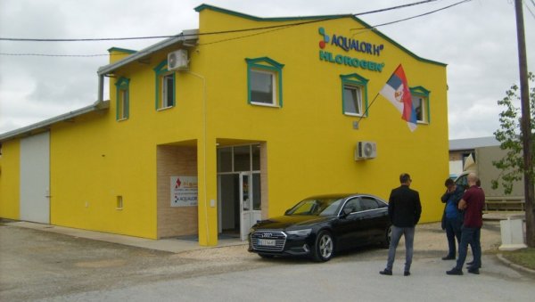 У ЦРВЕНКИ ФРОНТ ПРОТИВ КОРОНЕ: Компанија Сигма из Куле отворила нови погон за производњу дезинфекционих средстава и за извоз У ЦРВЕНКИ ФРОНТ ПРОТИВ КОРОНЕ: Компанија Сигма из Куле отворила нови погон за производњу дезинфекционих средстава и за извоз