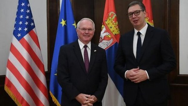 КОНКРЕТАН И САДРЖАЈАН РАЗГОВОР Вучић се састао са Хилом: Поновио сам доследну позицију Србије КОНКРЕТАН И САДРЖАЈАН РАЗГОВОР Вучић се састао са Хилом: Поновио сам доследну позицију Србије