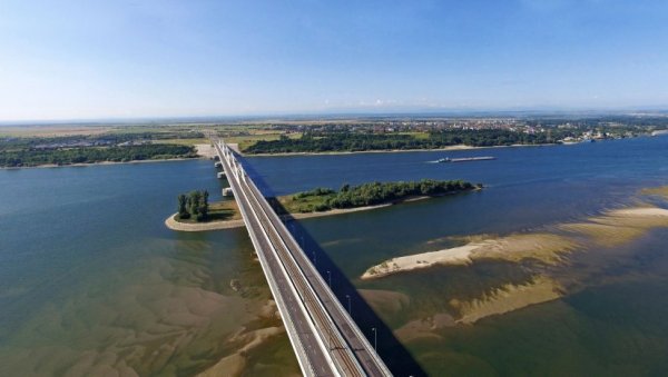 У БУГАРСКОЈ ЗАРОБЉЕНО МИЛИОН ТОНА НАШЕГ УГЉА: Пловни саобраћај код нашег суседа заустављен, а држава Србија у помоћ шаље механизацију У БУГАРСКОЈ ЗАРОБЉЕНО МИЛИОН ТОНА НАШЕГ УГЉА: Пловни саобраћај код нашег суседа заустављен, а држава Србија у помоћ шаље механизацију