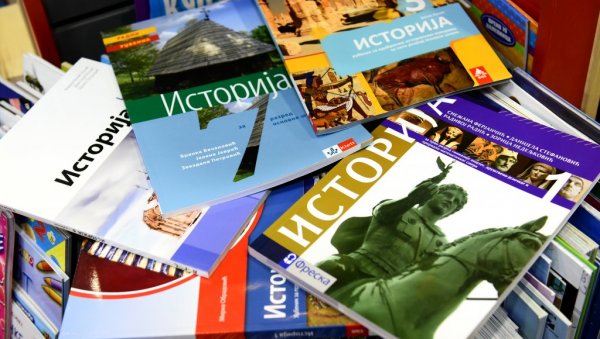 ПРОДАЈА УЏБЕНИКА ОД 20. АВГУСТА: уУ Црној Гори почеле припреме за нобу школску годину ПРОДАЈА УЏБЕНИКА ОД 20. АВГУСТА: уУ Црној Гори почеле припреме за нобу школску годину