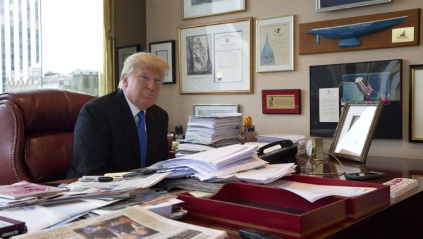 АДВОКАТИ ТРАМПА ИМАЛИ САСТАНАК У МИНИСТАРСТВУ ПРАВДЕ: Чекају расплет случаја везаног за тајна документа АДВОКАТИ ТРАМПА ИМАЛИ САСТАНАК У МИНИСТАРСТВУ ПРАВДЕ: Чекају расплет случаја везаног за тајна документа