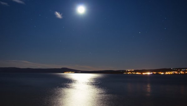 ТРОЈЕ СТРАНАЦА НЕСТАЛО НА ХРВАТСКОМ ОСТРВУ: Припрема се акција спасавања, полицијски брод плови ка Сушцу ТРОЈЕ СТРАНАЦА НЕСТАЛО НА ХРВАТСКОМ ОСТРВУ: Припрема се акција спасавања, полицијски брод плови ка Сушцу