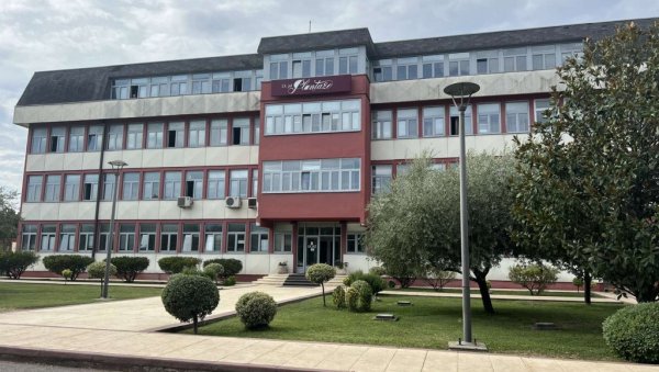 НОВА ХАПШЕЊА У ЦРНОЈ ГОРИ: Лисице на руке стављене директорки Плантажа НОВА ХАПШЕЊА У ЦРНОЈ ГОРИ: Лисице на руке стављене директорки Плантажа