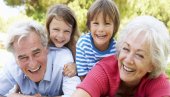 BABE UČE STRPLJENJU, A MAME VASPITAVAJU: Uticaj starijih na odrastanje dece ima pozitivne i neželjene efekte, ali roditelji su ti koji odlučuju