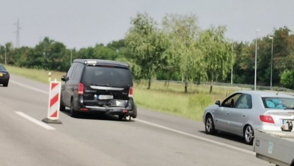 НОВИ ДЕТАЉИ НЕСРЕЋЕ У КОЈОЈ ЈЕ ПОВРЕЂЕНА ТРУДНИЦА: У свесном стању примљена на ГАК НОВИ ДЕТАЉИ НЕСРЕЋЕ У КОЈОЈ ЈЕ ПОВРЕЂЕНА ТРУДНИЦА: У свесном стању примљена на ГАК
