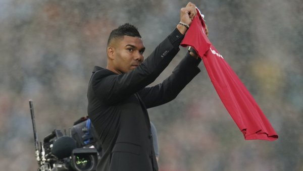 ПУКЛА ЉУБАВ КАЗЕМИРА И МАНЧЕСТЕРА: Бразилац напушта црвене ђаволе на крају сезоне