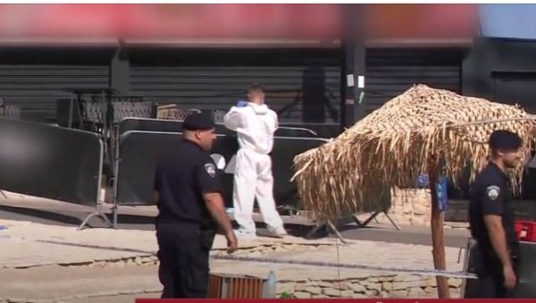 ШКАЉАРАЦ ТАЈНО САХРАЊЕН УЗ ПЕСМУ ЈЕСЕН У МЕНИ: Мисица донела венац - Породица Влаовића се није појавила до самог укопа ШКАЉАРАЦ ТАЈНО САХРАЊЕН УЗ ПЕСМУ ЈЕСЕН У МЕНИ: Мисица донела венац - Породица Влаовића се није појавила до самог укопа