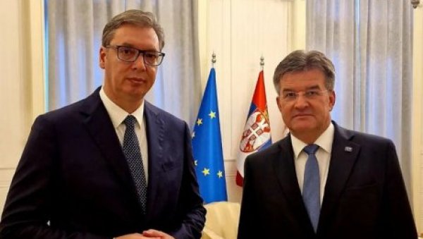 ИНСИСТИРАМО НА ПОШТОВАЊУ МЕЂУНАРОДНОГ ПРАВА: Председник Вучић са Лајчаком разговарао о дијалогу Београда и Приштине ИНСИСТИРАМО НА ПОШТОВАЊУ МЕЂУНАРОДНОГ ПРАВА: Председник Вучић са Лајчаком разговарао о дијалогу Београда и Приштине