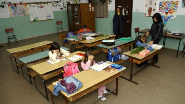 ОДЕЉЕЊА СПАЈАЈУ У 15 ШКОЛА: Настава ће у већини образовних установа са малим бројем ђака почети уобичајено ОДЕЉЕЊА СПАЈАЈУ У 15 ШКОЛА: Настава ће у већини образовних установа са малим бројем ђака почети уобичајено