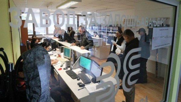 БЕЗ ПОСЛА 42 МАГИСТРА И ЧАК 24 ДОКТОРА НАУКА: На списку незапослених Завода за запошљавање РС око 8.500 факултетски образованих БЕЗ ПОСЛА 42 МАГИСТРА И ЧАК 24 ДОКТОРА НАУКА: На списку незапослених Завода за запошљавање РС око 8.500 факултетски образованих