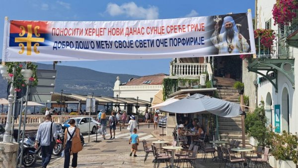 ХЕРЦЕГ НОВИ ДОЧЕКУЈЕ ПАТРИЈАРХА: Добро дошао међу своје свети оче Порфирије (ФОТО/ВИДЕО) ХЕРЦЕГ НОВИ ДОЧЕКУЈЕ ПАТРИЈАРХА: Добро дошао међу своје свети оче Порфирије (ФОТО/ВИДЕО)