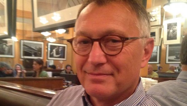 ЗАПАДУ СМЕТА ШТО ЈЕ СРБИН У НАЈОТМЕНИЈЕМ СПОРТУ - НАЈБОЉИ: Француски писац Патрик Бесон о хајци на Ђоковића ЗАПАДУ СМЕТА ШТО ЈЕ СРБИН У НАЈОТМЕНИЈЕМ СПОРТУ - НАЈБОЉИ: Француски писац Патрик Бесон о хајци на Ђоковића