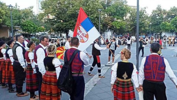 ФОЛКЛОРНИ СПЕКТАКЛ У ПАРАЋИНУ: Одржана тродневна манифестација у организацији КУД „Абрашевић“ ФОЛКЛОРНИ СПЕКТАКЛ У ПАРАЋИНУ: Одржана тродневна манифестација у организацији КУД „Абрашевић“